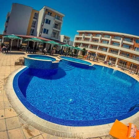 1-Bedroom Apartment In A Resort With 6 Pools, Top Floor, Stunning Sunset View