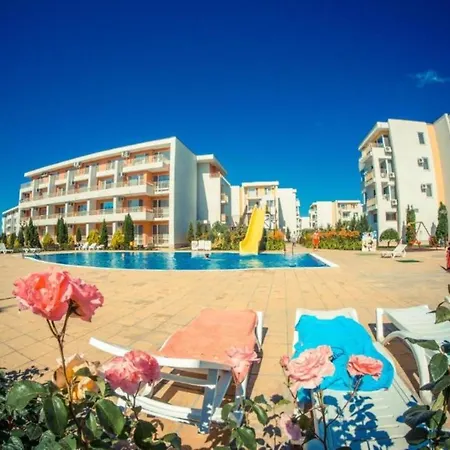 1-Bedroom Apartment In A Resort With 6 Pools, Top Floor, Stunning Sunset View * Slantchev Briag